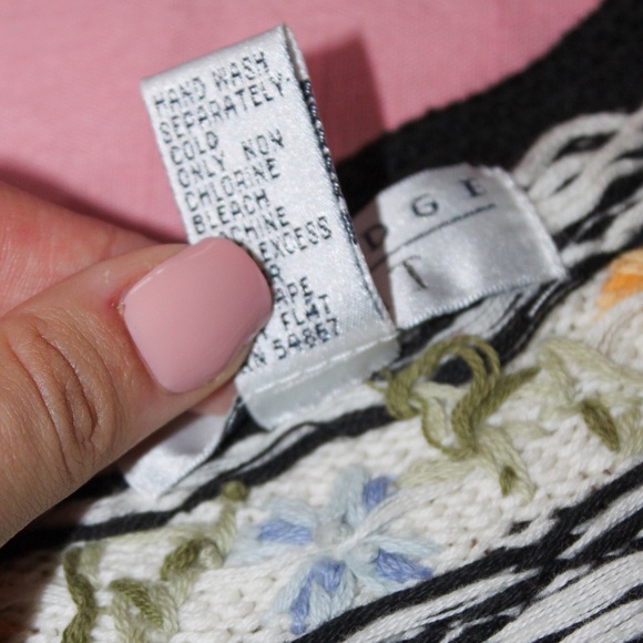 VTG 90s Black/Cream Floral Embroidered Knit Crew Neck Sweater - Medium - Picture 8 of 12